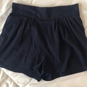 Navy super soft high waisted pleated pocket shorts